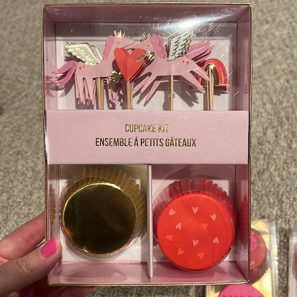 Meri Meri Valentine’s Day cupcake kits and liners, NEW! - Picture 2 of 9